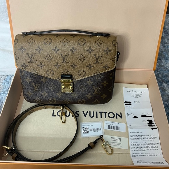 NWT Louis Vuitton Pochette Metis in Reverse Monogram (MADE IN FRANCE) DATE CODE - Picture 2 of 16